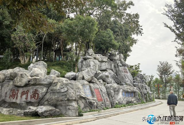 湖公园摩崖石刻成热门打卡点