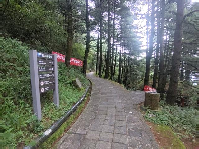在苍山玉带路徒步