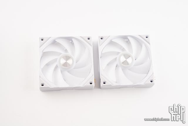 赛博鱼缸，技嘉 冰雕 B850M + 影驰 5080 金属大师 + COOJ Z18 装机
