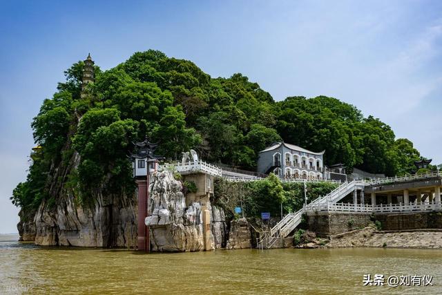 旅途中遇到惊喜，奖励自己一顿丰盛的晚餐，放松的状态真好