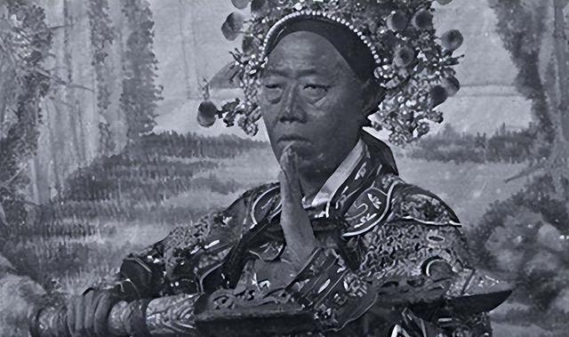 北京挖出大太监李莲英之墓，开棺后，考古人员被吓得浑身发抖