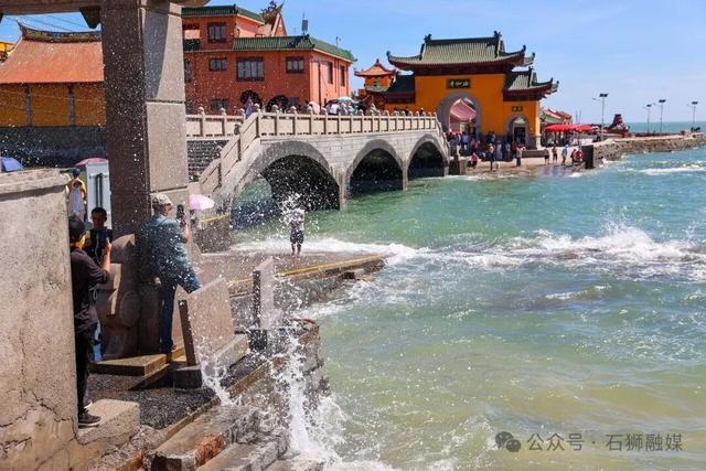 观潮正当时！石狮洛伽寺大潮汐美景引众人驻足