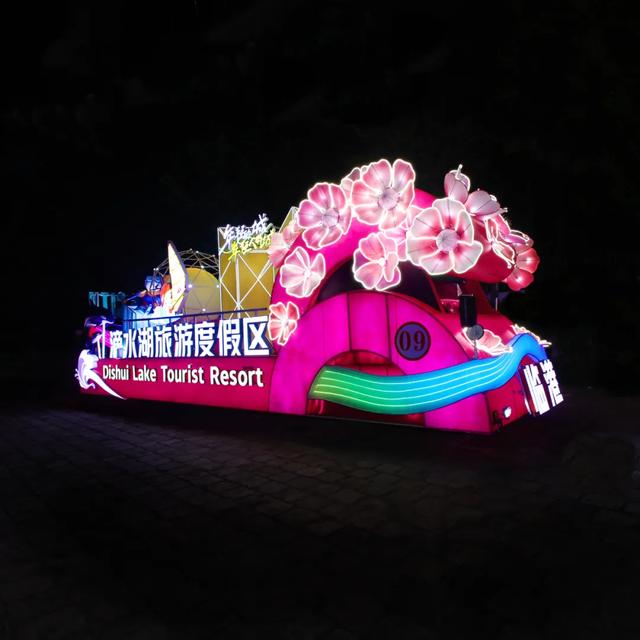 2025年上海旅游节花车巡游暨评比大赛启幕，你pick哪一辆？