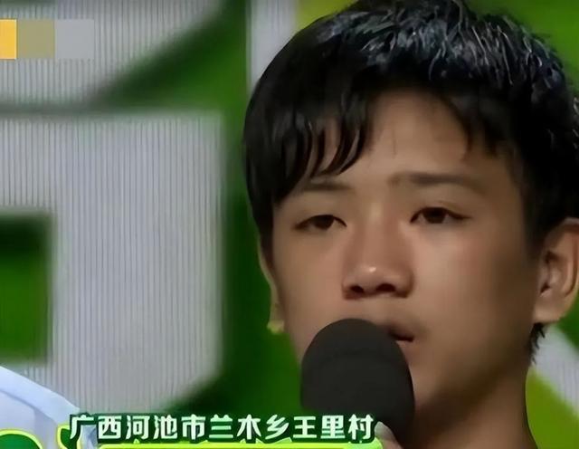 广西男孩韦仁龙：父母双亡，靠捡垃圾为生，以707高分考上北大
