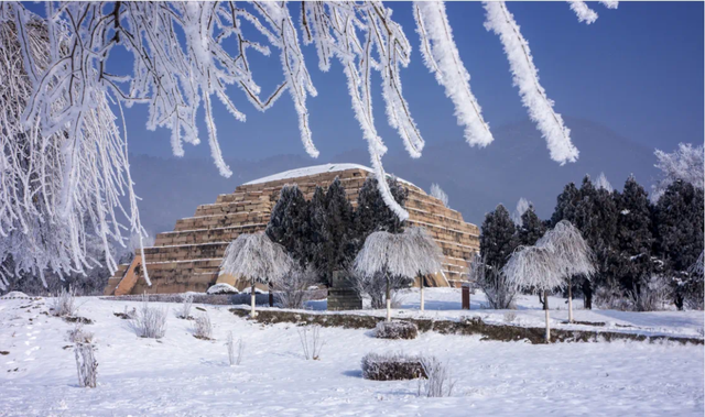 新中国首座高山滑雪场，还可以这么玩？