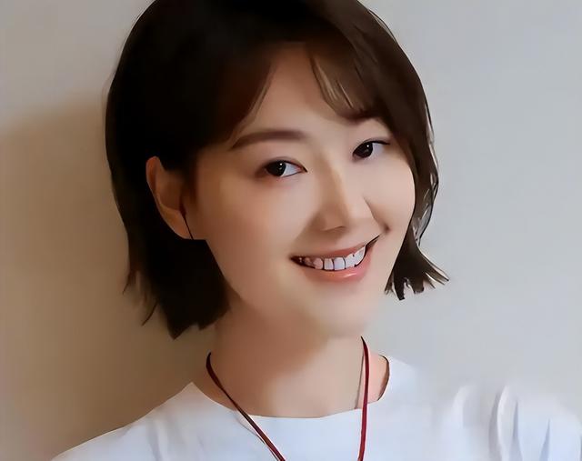 讨好大佬，陪睡上位，遭央视“开除	”	，她身上的标签哪个才是真的