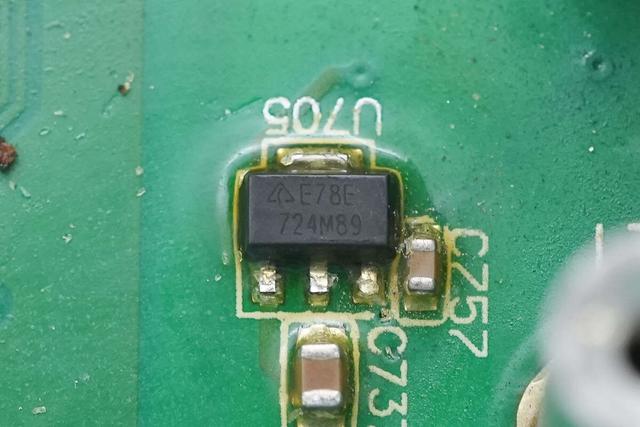 重达18斤的大块头，内部全是灰，麦格米特15kW充电模块拆解