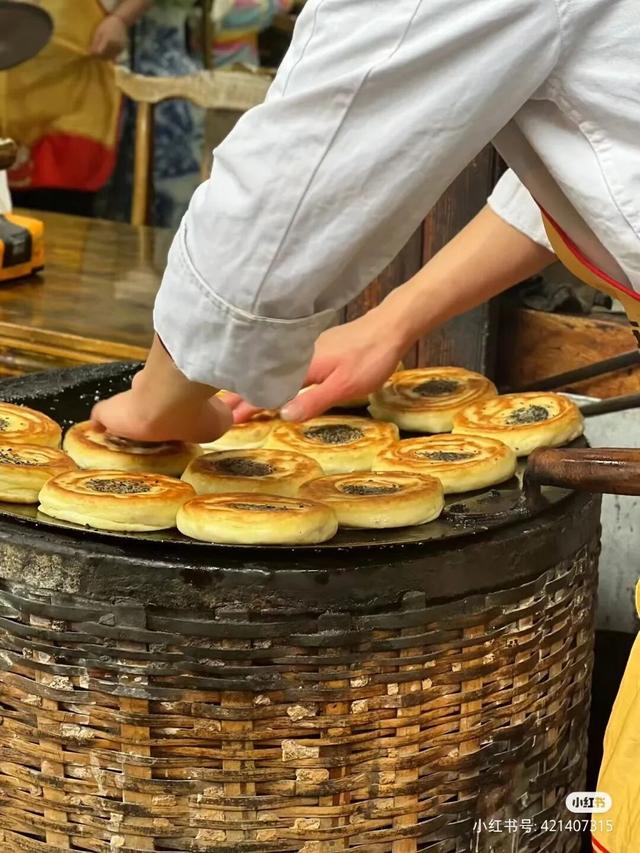 周末出国！高铁20min直达最美异域小城！风光极致美食无敌，入秋满城银杏美哭！