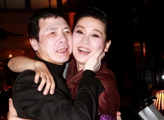 徐帆回应离婚5个月，冯小刚近况曝光，他的“小心思”再藏不住了