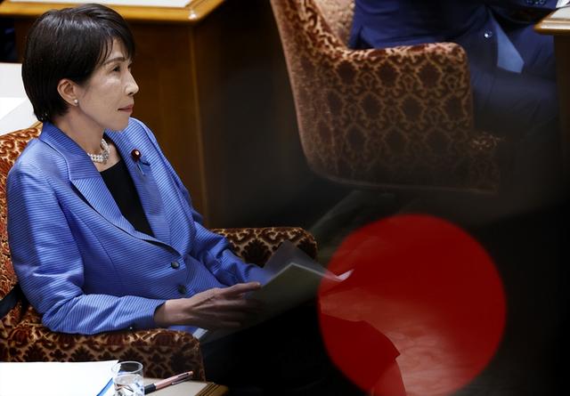 谈不拢就打！中国正式下达第77号令，对日涨价开始	，高市故作镇定