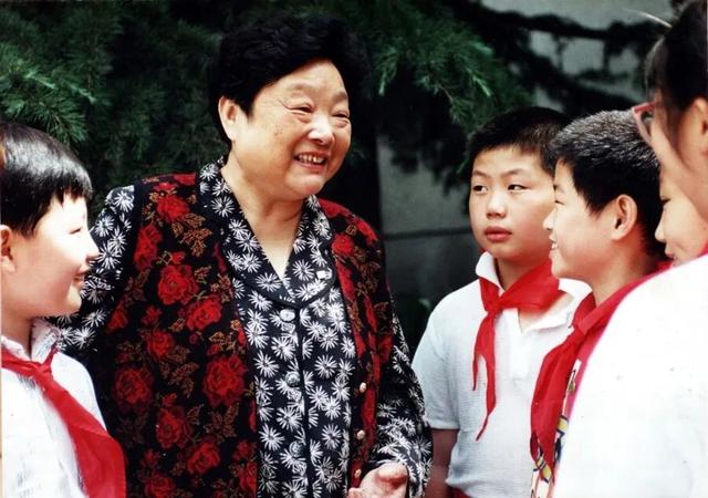 突发讣告！官方社交账号头像已变黑白