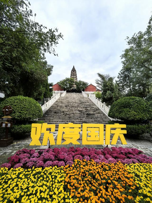 2025年稻城亚丁自驾之旅（5）新绛龙兴寺
