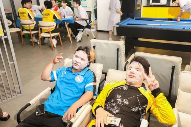 突发，阿里给美团、京东骑手发福利