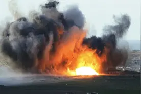 央视揭秘中国钻地弹技术：“一发入魂”的精准摧毁力量图片