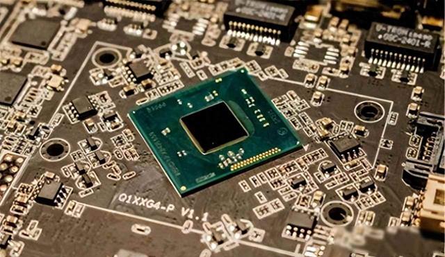 被打疼了？荷兰约见中方高层，但偏偏不道歉，中方掀开第二张底牌