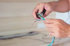 带电先接火线还是先接零线？请牢记这个顺序，不管咋接都不会触电图片