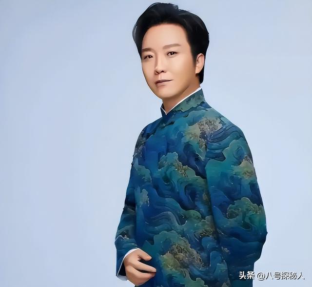 善恶终有报！47岁“跌落神坛	”的李玉刚	，终是活成了“跳梁小丑”