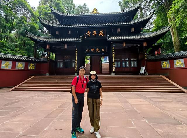 四川旅游：三到两佛山曲折纪行（图）