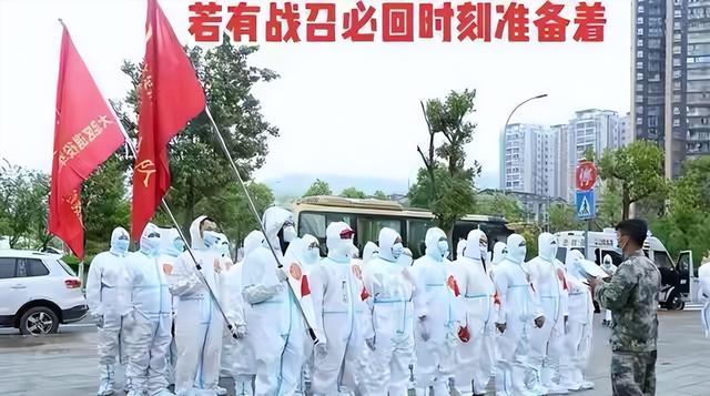 那个曾扬言让中国给全世界道歉，惨遭央视开除的阿丘，如今怎样了