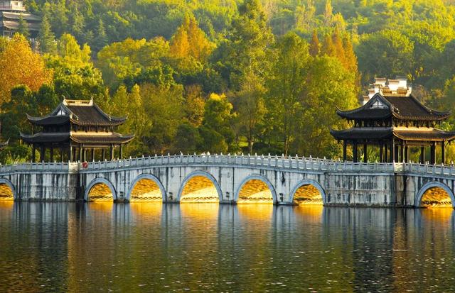 出发!感受两江绝美秋色 邂逅一园烂漫