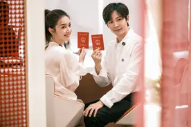 相差10岁！至上励合马雪阳官宣与谭咏雯结婚，晒甜蜜接吻照​​：合法夫妻；女方回应：余生请多指教图片