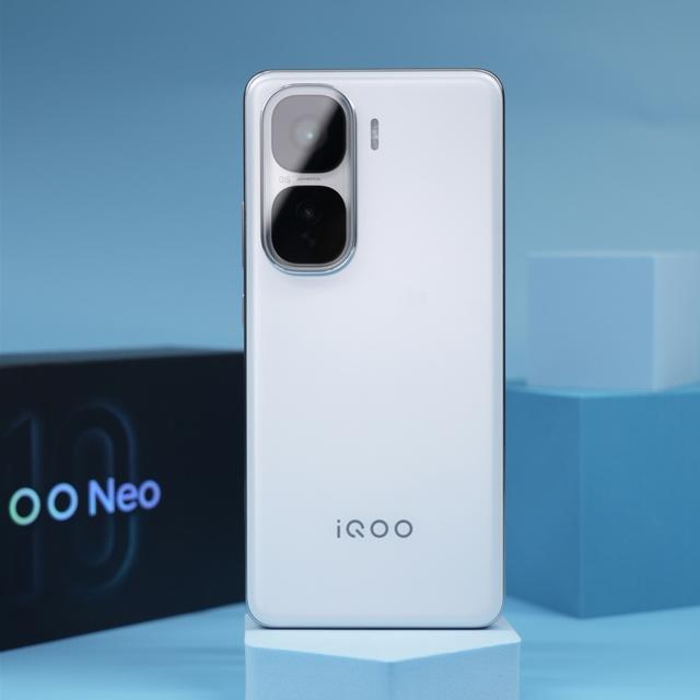 iQOO小屏新机被确认：6.31英寸屏+双处理器待选，2026迎战竞品