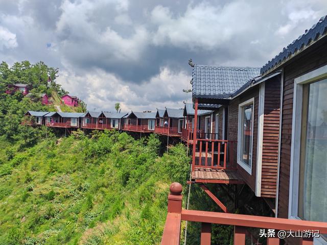 保康黄龙观景区——从高山运动场到悬崖餐厅的山水奇遇
