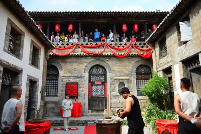 抛弃网红景点，反搞“村漂”，这届年轻人旅游，正炒火下一个行业