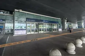 【107帮助热线】太原南站东广场一层进站口今天正式开通运行。图片