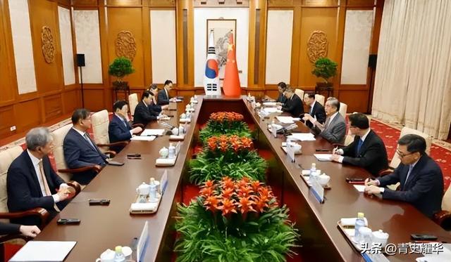 韩国特使团抵达北京，下飞机的第一句话不简单，中方回应很干脆