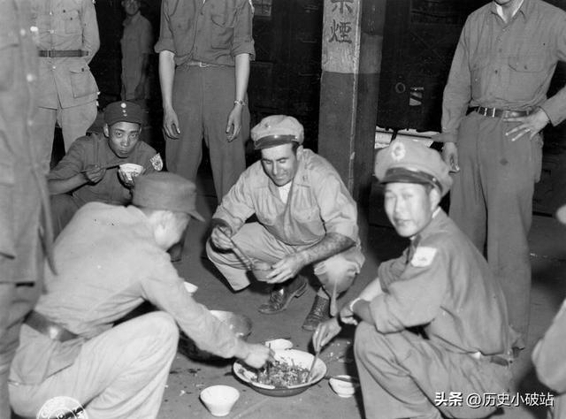 民国老照片：戴笠与儿子、弟弟合影；航拍下的北京；青年毛泽东