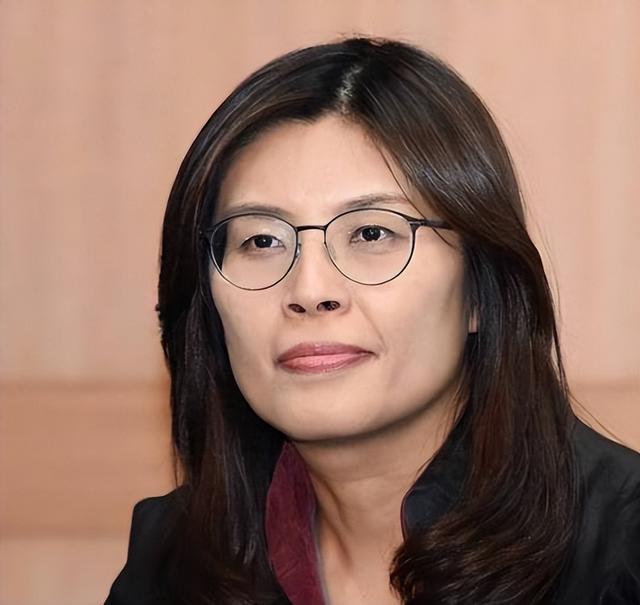 赶在坐飞机来陆前，郑丽文率先发出邀请，解放军轰6K飞抵台岛周边