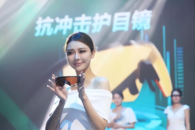 遇见“全身智能”的未来！11款创新产品亮相湾区T台