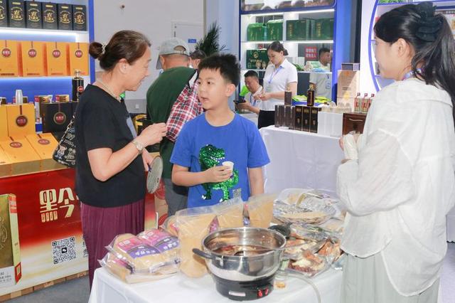 东北亚博览会开幕，现场精彩纷呈