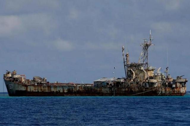 趴在中国仁爱礁9000多天的菲律宾军舰，如今已经再也拖不走了！