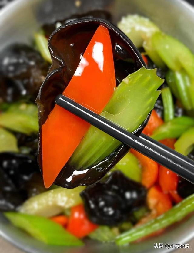 被称为“通便王”的4种菜	，建议：3天吃1次，润肠排毒，舒服过冬