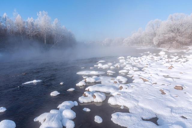 23点03分冬至，老话“冬至在月头，雪多冻死牛”，今冬寒冷吗？