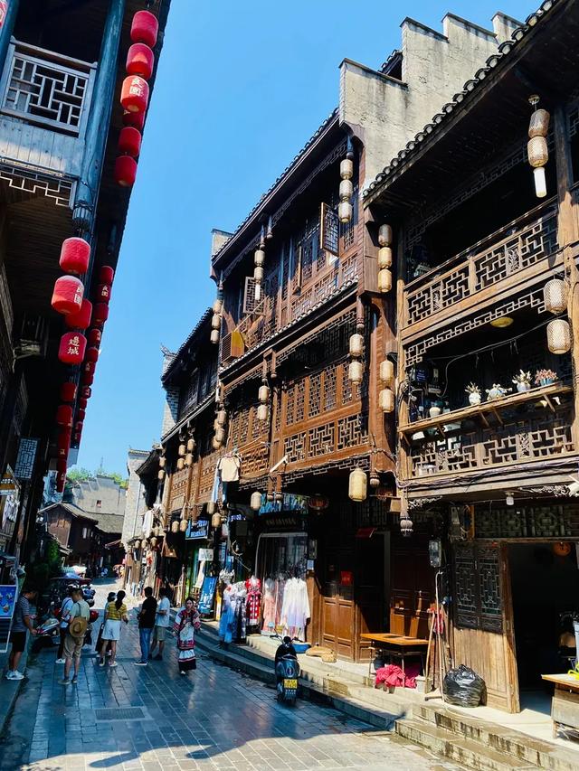边城印象:一口吃三省 三地闻鸡鸣!