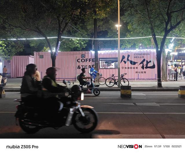 我花 700 多买了一二手「小众手机」,却学会了「放下手机」