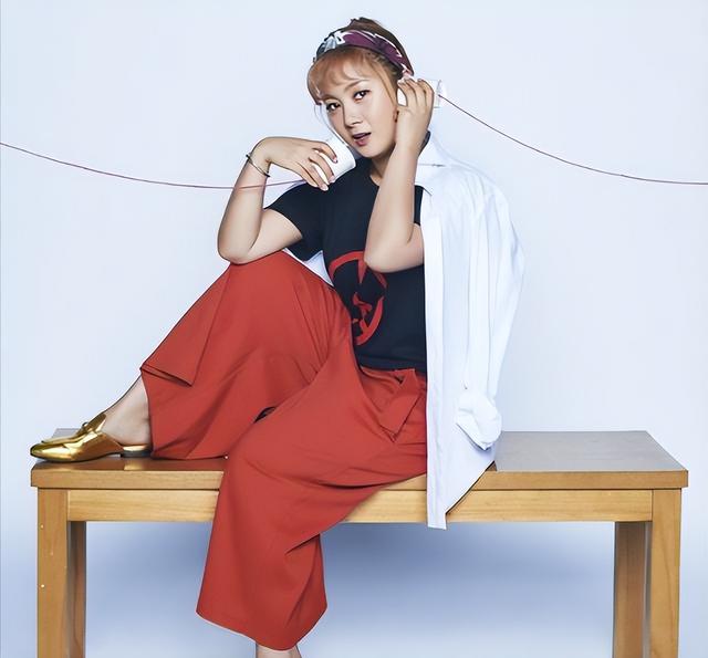 韩国艺人朴娜莱，又被曝在车上发生关系！强迫工作人员旁听