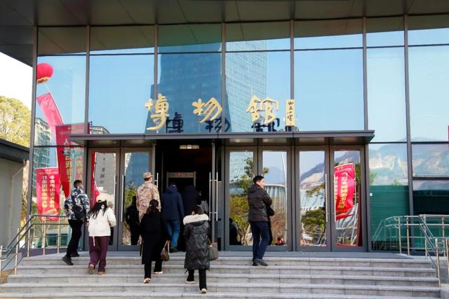 文旅项目看变化 全域旅游强信心：庐山景区联合党委开展“庐山市经济社会高质量发展‘看变化’活动”