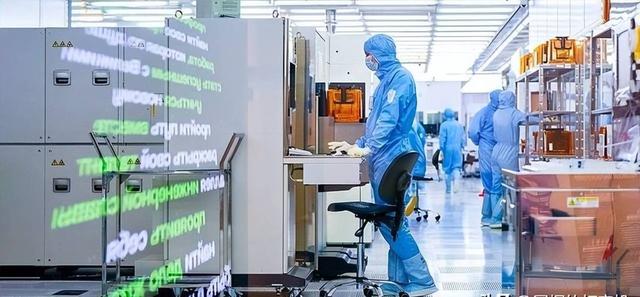 扬眉吐气！国产DUV光刻机研制成功，各国反应：美韩荷都不敢笑了