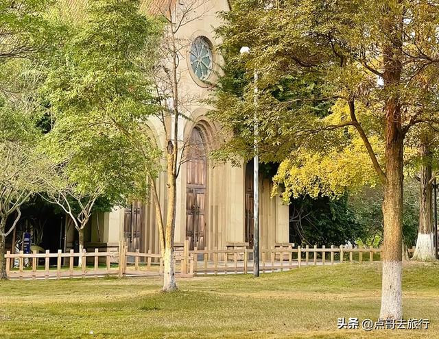 成都超级低调奢华的公园，色彩斑斓，被严重低估，公交车直达！