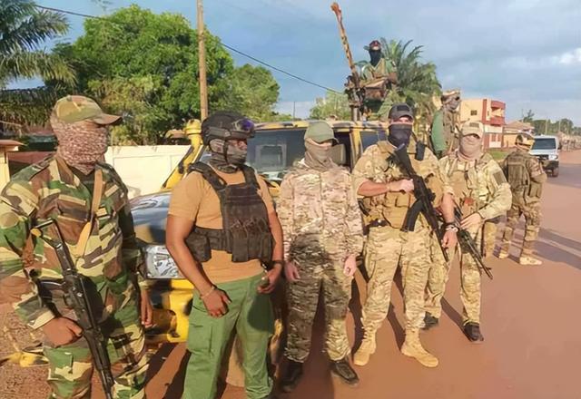 迪拜藏血债？阿联酋勾结以色列，靠军火走私与血黄金发战争财