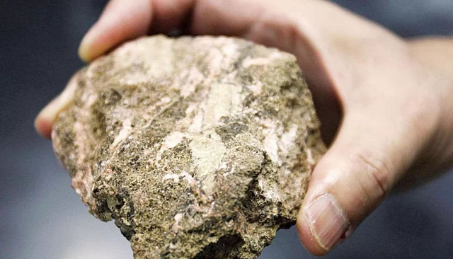 李在明访华后，高市突然示好？24小时内	，中方涉军出口反制落地