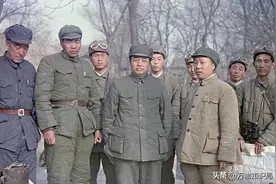 1949年苏联人拍摄的西北野战军：彭老总穿衣很朴素，敢死队在攻城图片