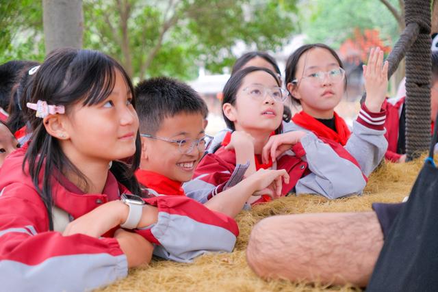 历史课堂、自然乐园的完美融合 来汤山秋游，正火爆“出圈”