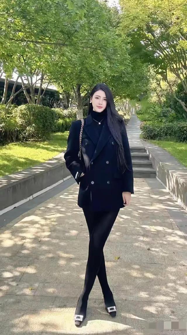 185cm高挑身形太吸睛,大身板尽显魅力,谁能配得上她