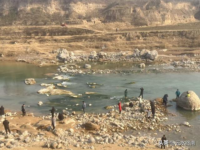 咸阳这地方不要去了！景色就这，到地方还要走1小时，还堵得不行