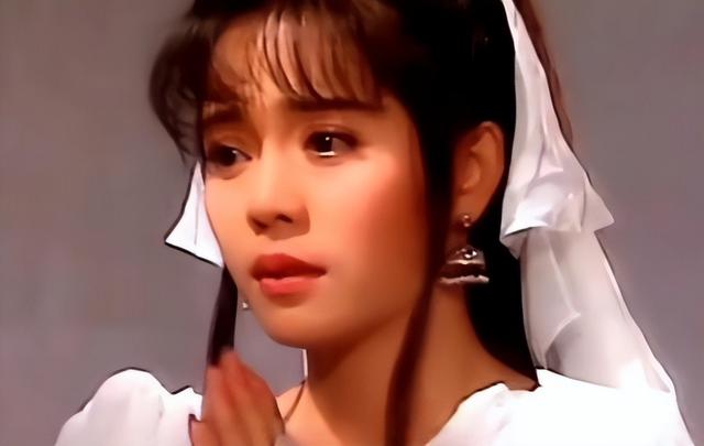 喂奶12年、同床入睡15年、跟儿子拍婚纱照，畸形的爱真离谱！
